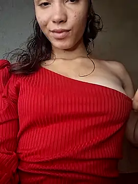 Snapshot of HelenHoltz chatting on 8, 9, 2025 HelenHoltz online show from 8, 9, 2025