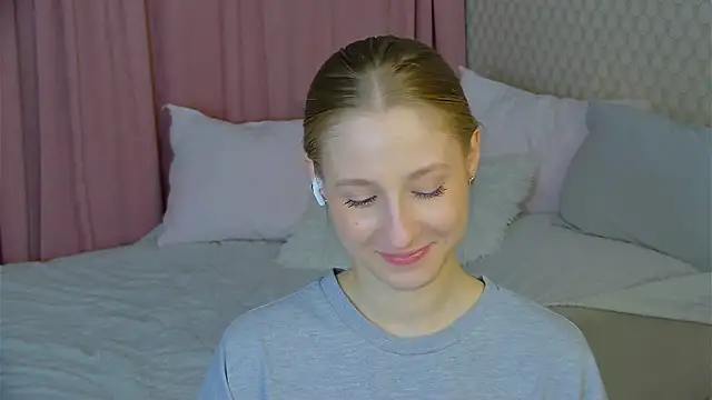 BritneyCruze online show from 3, 3, 2025