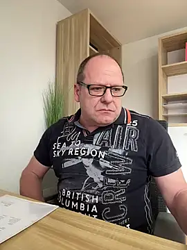 coupleLatinaLovers online show from 20, 2, 2025