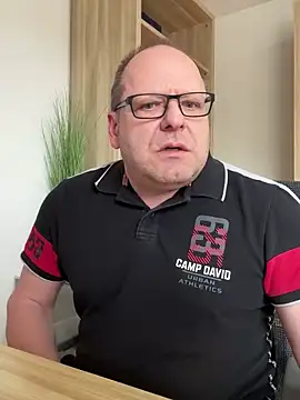 coupleLatinaLovers online show from 10, 3, 2025