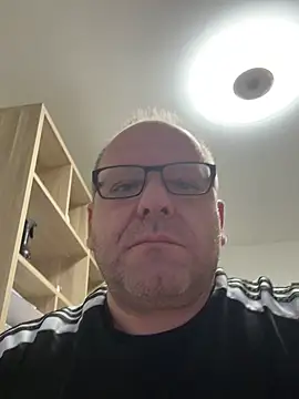 coupleLatinaLovers online show from 2, 10, 2025