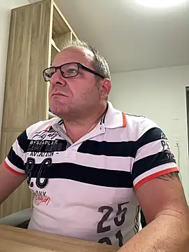 coupleLatinaLovers online show from 16, 10, 2025