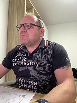 coupleLatinaLovers online show from 6, 2, 2026