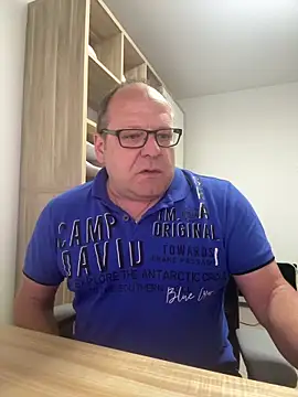 coupleLatinaLovers online show from 16, 4, 2026