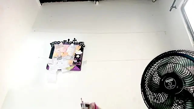 PetiteIvoryQueen19 online show from 27, 9, 2025