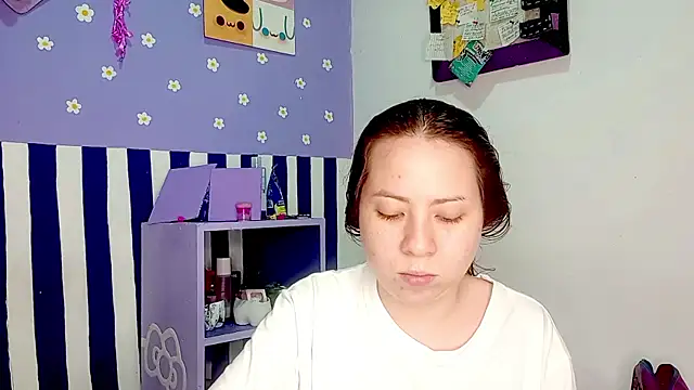 Snapshot of PetiteIvoryQueen19 chatting on 3, 6, 2026 PetiteIvoryQueen19 online show from 3, 6, 2026