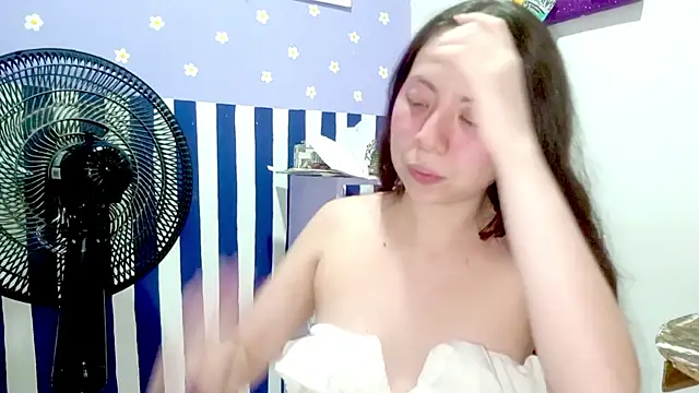 Snapshot of PetiteIvoryQueen19 chatting on 1, 7, 2026 PetiteIvoryQueen19 online show from 1, 7, 2026