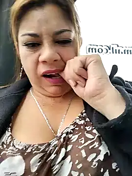 Snapshot of Laura-Hernandez chatting on 23, 12, 2024 Laura-Hernandez online show from 23, 12, 2024