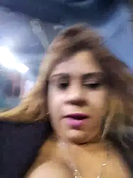 Snapshot of Laura-Hernandez chatting on 29, 12, 2024 Laura-Hernandez online show from 29, 12, 2024