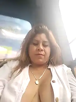 Snapshot of Laura-Hernandez chatting on 7, 1, 2025 Laura-Hernandez online show from 7, 1, 2025