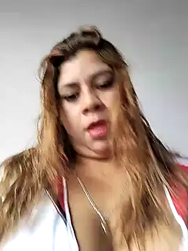 Snapshot of Laura-Hernandez chatting on 10, 1, 2025 Laura-Hernandez online show from 10, 1, 2025