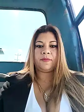 Snapshot of Laura-Hernandez chatting on 22, 1, 2025 Laura-Hernandez online show from 22, 1, 2025