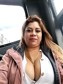 Snapshot of Laura-Hernandez chatting on 25, 1, 2025 Laura-Hernandez online show from 25, 1, 2025