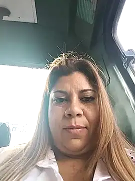 Snapshot of Laura-Hernandez chatting on 26, 1, 2025 Laura-Hernandez online show from 26, 1, 2025
