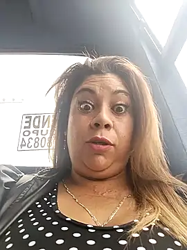 Snapshot of Laura-Hernandez chatting on 4, 2, 2025 Laura-Hernandez online show from 4, 2, 2025