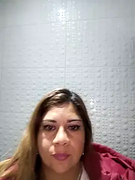 Snapshot of Laura-Hernandez chatting on 15, 2, 2025 Laura-Hernandez online show from 15, 2, 2025