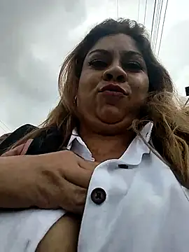 Snapshot of Laura-Hernandez chatting on 22, 2, 2025 Laura-Hernandez online show from 22, 2, 2025