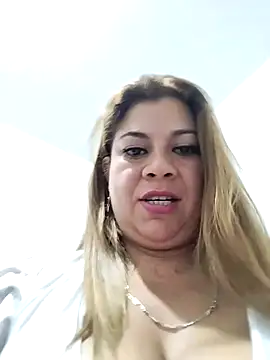 Snapshot of Laura-Hernandez chatting on 26, 2, 2025 Laura-Hernandez online show from 26, 2, 2025