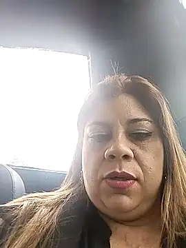 Snapshot of Laura-Hernandez chatting on 6, 3, 2025 Laura-Hernandez online show from 6, 3, 2025