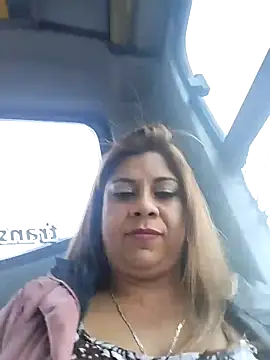 Snapshot of Laura-Hernandez chatting on 11, 3, 2025 Laura-Hernandez online show from 11, 3, 2025