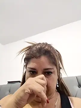 Snapshot of Laura-Hernandez chatting on 19, 3, 2025 Laura-Hernandez online show from 19, 3, 2025