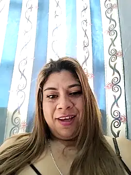 Snapshot of Laura-Hernandez chatting on 11, 9, 2025 Laura-Hernandez online show from 11, 9, 2025