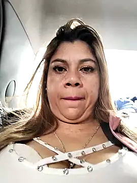 Snapshot of Laura-Hernandez chatting on 12, 9, 2025 Laura-Hernandez online show from 12, 9, 2025