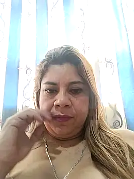 Snapshot of Laura-Hernandez chatting on 21, 9, 2025 Laura-Hernandez online show from 21, 9, 2025