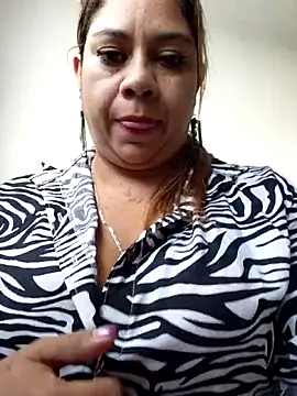 Snapshot of Laura-Hernandez chatting on 9, 2, 2026 Laura-Hernandez online show from 9, 2, 2026