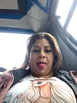 Snapshot of Laura-Hernandez chatting on 1, 5, 2026 Laura-Hernandez online show from 1, 5, 2026
