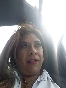 Snapshot of Laura-Hernandez chatting on 4, 6, 2026 Laura-Hernandez online show from 4, 6, 2026