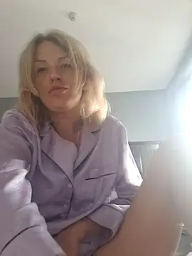 Snapshot of YourJuliena chatting on 2, 3, 2025 YourJuliena online show from 2, 3, 2025