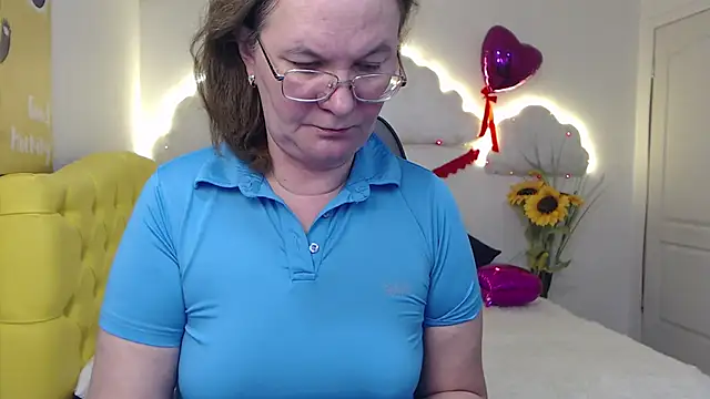 HolyMilfa online show from 7, 3, 2025