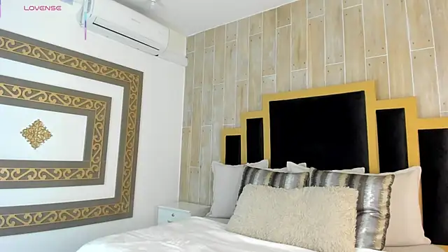 AriaFoster online show from 1, 11, 2025