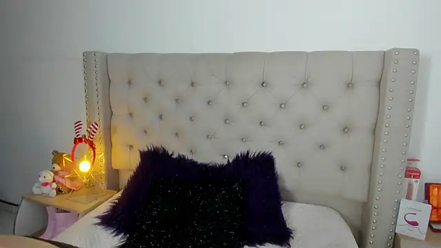 AngeleRoux online show from 30, 12, 2024