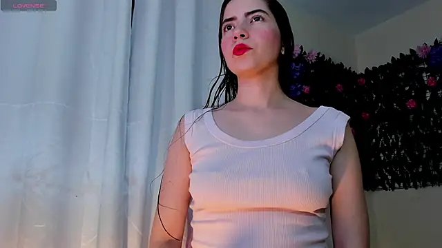 sweetieandjuicyy online show from 8, 3, 2026