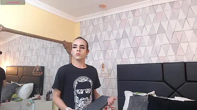 Snapshot of JustinePerry chatting on 19, 2, 2025 JustinePerry online show from 19, 2, 2025