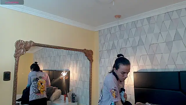 Snapshot of JustinePerry chatting on 21, 2, 2025 JustinePerry online show from 21, 2, 2025