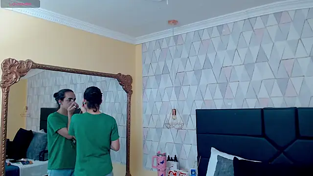 Snapshot of JustinePerry chatting on 27, 2, 2025 JustinePerry online show from 27, 2, 2025