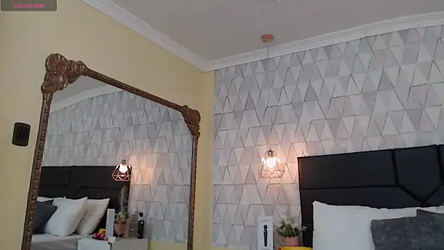 Snapshot of JustinePerry chatting on 7, 10, 2025 JustinePerry online show from 7, 10, 2025