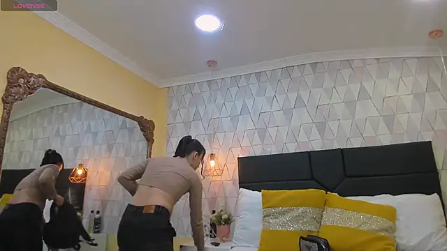 Snapshot of JustinePerry chatting on 14, 10, 2025 JustinePerry online show from 14, 10, 2025