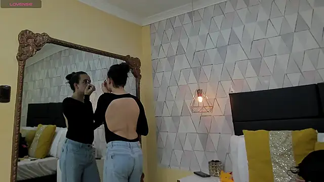 Snapshot of JustinePerry chatting on 18, 10, 2025 JustinePerry online show from 18, 10, 2025