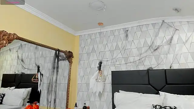 Snapshot of JustinePerry chatting on 3, 11, 2025 JustinePerry online show from 3, 11, 2025