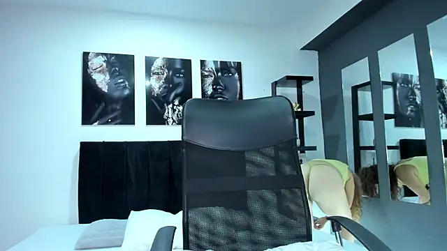 Mia fooxx  online show from 12, 11, 2025