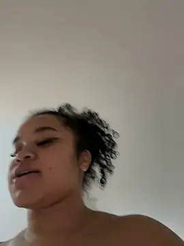 Snapshot of Lucy_wilson5 chatting on 14, 12, 2024 Lucy wilson5 online show from 14, 12, 2024