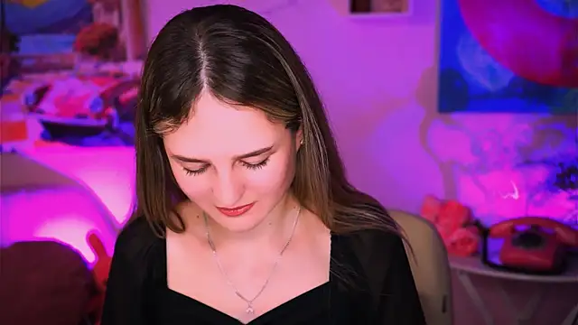 DeboraLarson online show from 1, 2, 2025