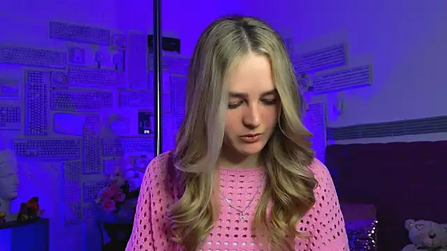 DeboraLarson online show from 13, 3, 2025