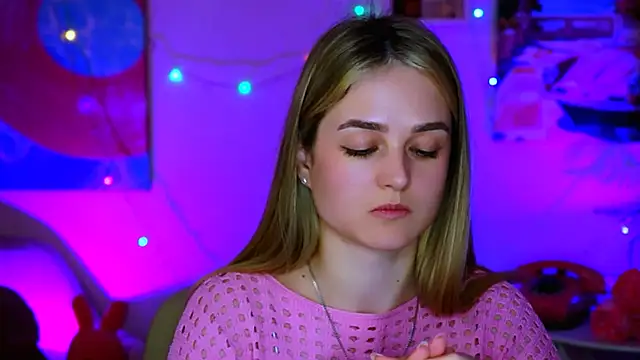 DeboraLarson online show from 21, 3, 2025