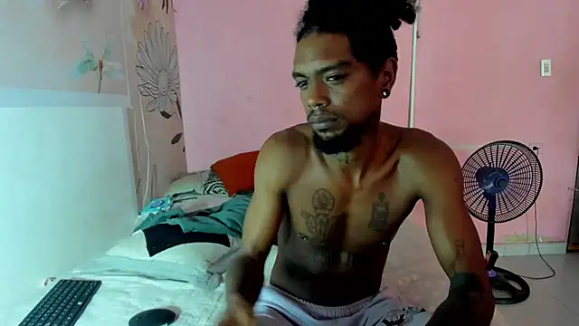 Snapshot of bigblackhotx1 chatting on 31, 5, 2026 bigblackhotx1 online show from 31, 5, 2026