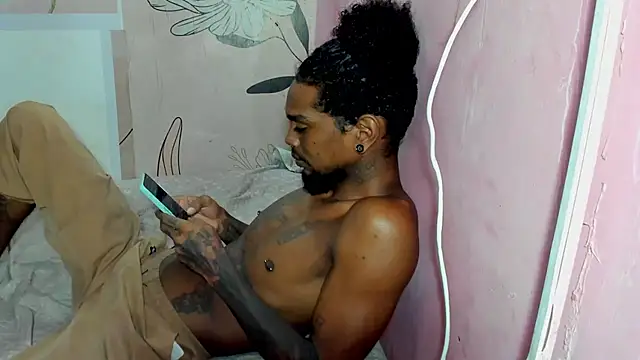 Snapshot of bigblackhotx1 chatting on 22, 6, 2026 bigblackhotx1 online show from 22, 6, 2026